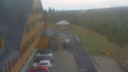 Parkoviště a hlavní vchod