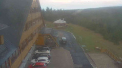 Parkoviště a hlavní vchod
