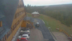 Parkoviště a hlavní vchod