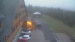 Parkoviště a hlavní vchod