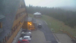 Parkoviště a hlavní vchod