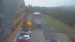 Parkoviště a hlavní vchod