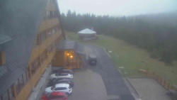 Parkoviště a hlavní vchod