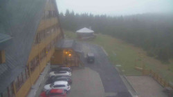 Parkoviště a hlavní vchod