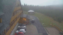 Parkoviště a hlavní vchod