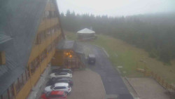 Parkoviště a hlavní vchod