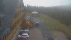 Parkoviště a hlavní vchod
