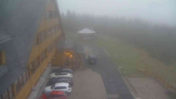 Parkoviště a hlavní vchod