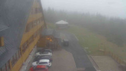 Parkoviště a hlavní vchod