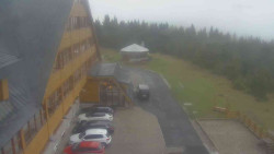Parkoviště a hlavní vchod