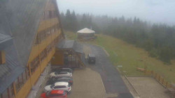 Parkoviště a hlavní vchod