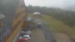 Parkoviště a hlavní vchod