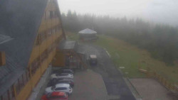Parkoviště a hlavní vchod
