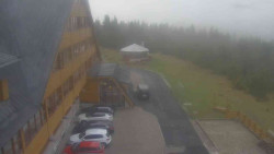 Parkoviště a hlavní vchod