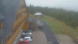 Parkoviště a hlavní vchod