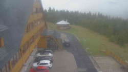 Parkoviště a hlavní vchod