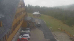 Parkoviště a hlavní vchod