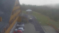 Parkoviště a hlavní vchod