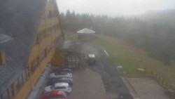 Parkoviště a hlavní vchod