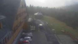 Parkoviště a hlavní vchod