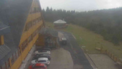 Parkoviště a hlavní vchod