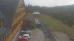 Parkoviště a hlavní vchod