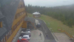 Parkoviště a hlavní vchod