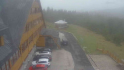 Parkoviště a hlavní vchod