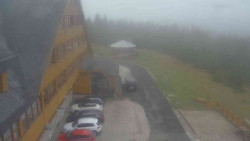 Parkoviště a hlavní vchod