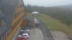 Parkoviště a hlavní vchod