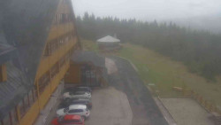 Parkoviště a hlavní vchod