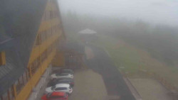 Parkoviště a hlavní vchod
