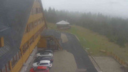 Parkoviště a hlavní vchod