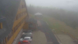 Parkoviště a hlavní vchod