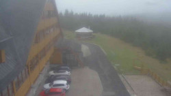 Parkoviště a hlavní vchod
