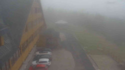 Parkoviště a hlavní vchod