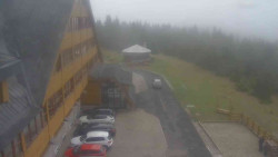 Parkoviště a hlavní vchod