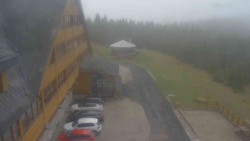 Parkoviště a hlavní vchod