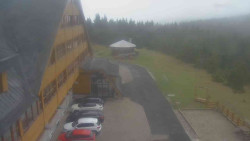 Parkoviště a hlavní vchod