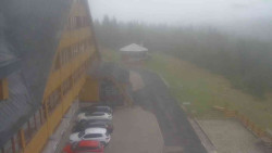 Parkoviště a hlavní vchod