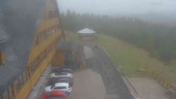 Parkoviště a hlavní vchod