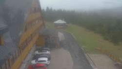 Parkoviště a hlavní vchod