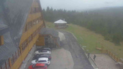 Parkoviště a hlavní vchod
