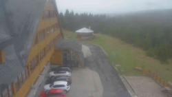 Parkoviště a hlavní vchod
