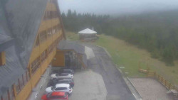 Parkoviště a hlavní vchod