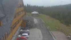 Parkoviště a hlavní vchod