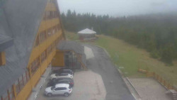 Parkoviště a hlavní vchod