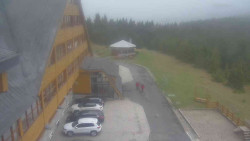 Parkoviště a hlavní vchod