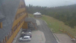 Parkoviště a hlavní vchod