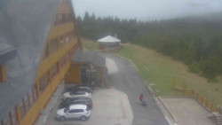 Parkoviště a hlavní vchod